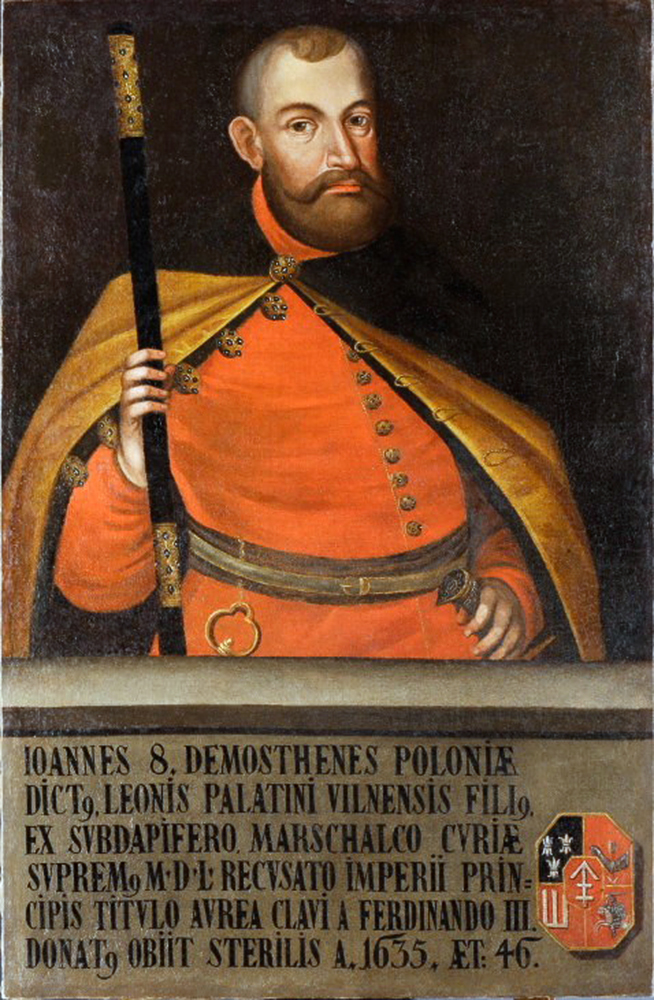 Obraz przedstawia brodatego mężczyznę z podgoloną czupryną, w czerwonym kontuszu ze złotymi guzikami, przepasanym złotym pasem i narzuconym nań płaszczem, z długą laską w dłoni. Postać ukazana w trzech czwartych,  u dołu obrazu biegnie napis i herb Sapiehów