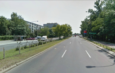 Ulica Jana III Sobieskiego znajduje się w miejscu dawnej Osi Królewskiej, prowadzi od ogrodu Łazienki, aż do Alei Wilanowskiej, wiodącej do pałacu króla Jana III w Wilanowie.