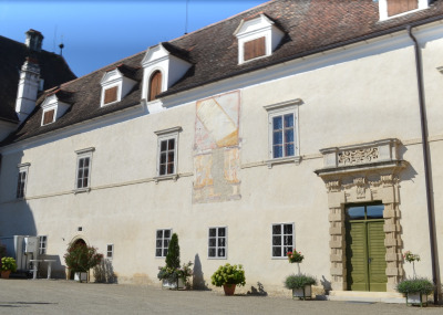 Zdjęcie przedstawia zamek w Stetteldorf w Austrii.