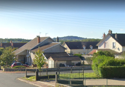 Zdjęcie współczesne przedstawiające domy wiejskie. Jest to Rue Sobieski w Montceau-les-Mines we Francji.