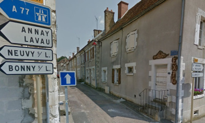 Współczesne zdjęcie. Przedstawia Rue Sobiesky w Arquian we Francji.