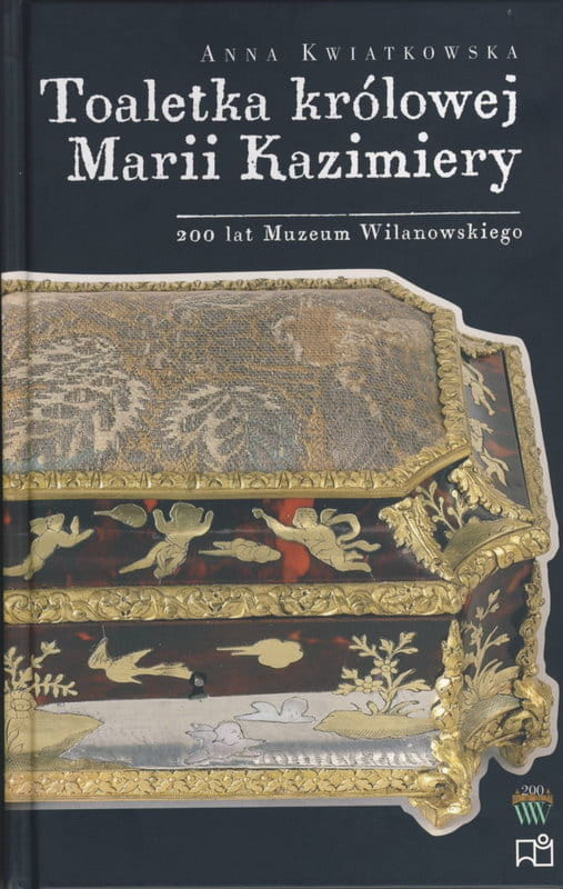 Okładka do publikacji "Toaletka królowej Marii Kazimiery". Na ciemny tle fragment szkatułki z motywami roślinnymi. 